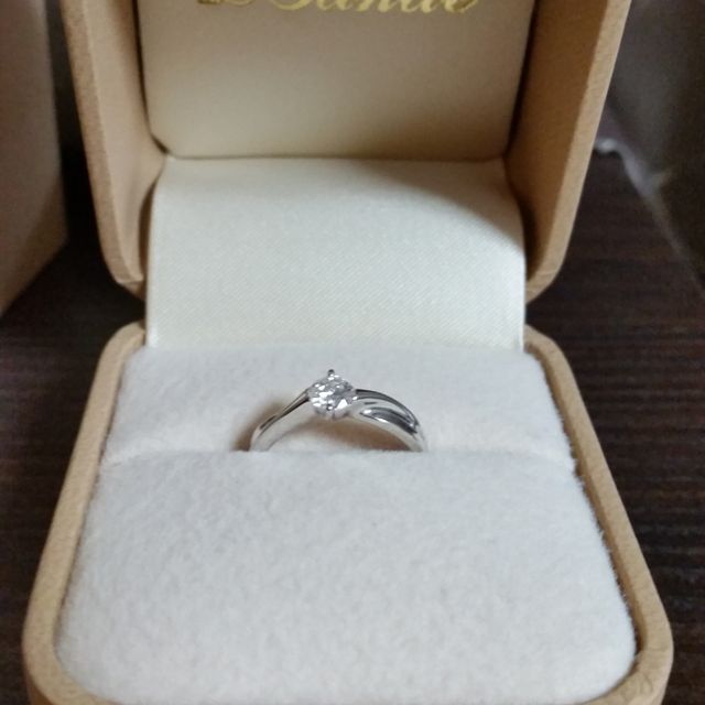 【エルサカエの口コミ】 シンプルなものが良くて王道の形を選びました。いくつになっても付けれる…