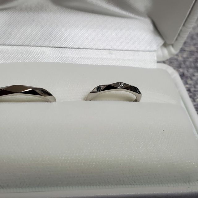 【LEGAN(レガン)の口コミ】 デザインがとても素敵で気に入った事が一番でした。
また指輪の太さに関し…