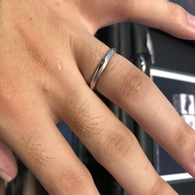 【エクセルコダイヤモンド(EXELCO DIAMOND)の口コミ】 他にはないデザインであること。艶消し加工されている個所とされていない…