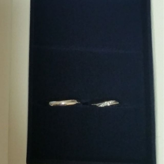 【銀座ダイヤモンドシライシの口コミ】 デザインはヒネリがあるものが良く店員さんが好みを聞いて何個か出してき…