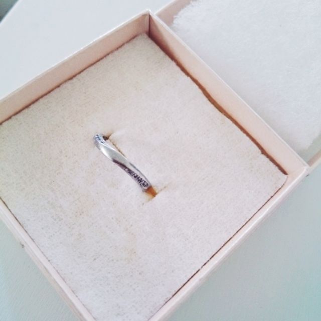 【ジュエリーKANDAの口コミ】 店員さんがおすすめしてくださったのもありますが、女性のリングのみ表面…