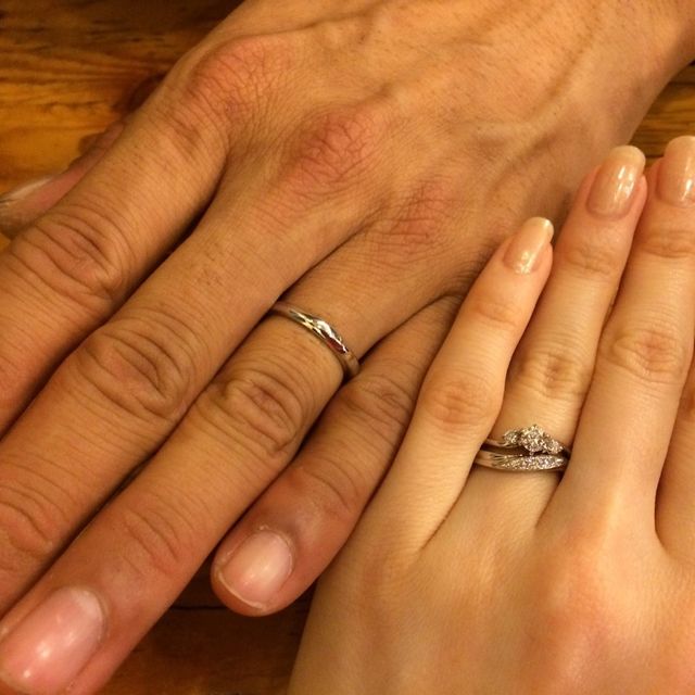 【銀座ダイヤモンドシライシの口コミ】 ダイアモンドの輝きとデザインが決め手です。
こちらのダイアモンドはカッ…