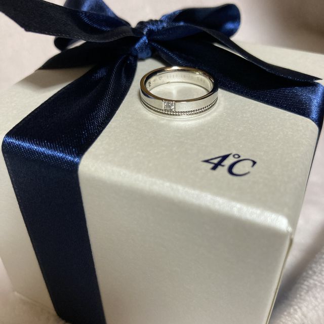 【4℃ BRIDAL(ヨンドシーブライダル)の口コミ】 Webにて一目惚れしたデザインで、お店に行ってからパーフェクトプラチナと…