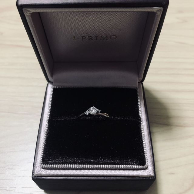 【アイプリモ(I-PRIMO)の口コミ】 ウェーブ状のシンプルなデザインの指輪を色々と探していたところ、アイプ…