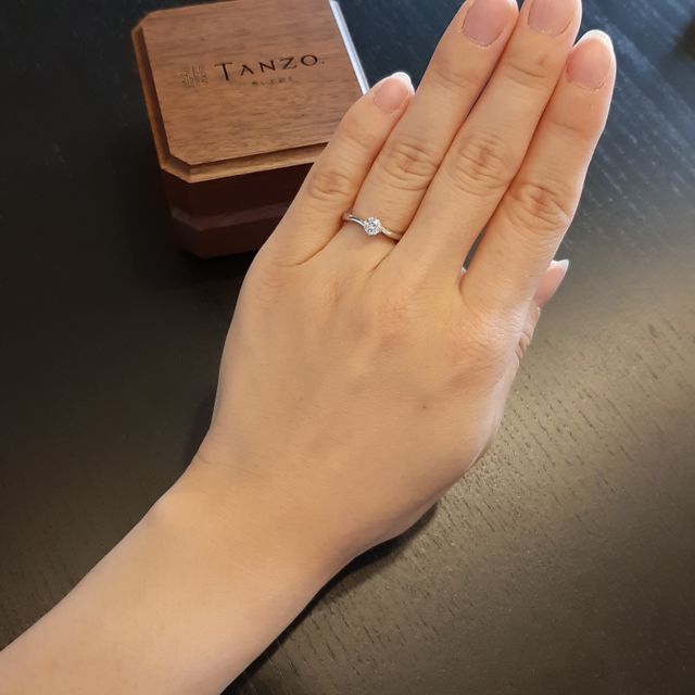 【TANZO.(鍛造指輪)の口コミ】 別のお店で購入したマリッジリングに合わせて、義母から受け継いだダイヤ…