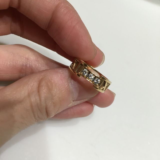 【ティファニー(Tiffany & Co.)の口コミ】 シルバーではなく、少し違った色が良いと思い、探していました。Tiffanyの…