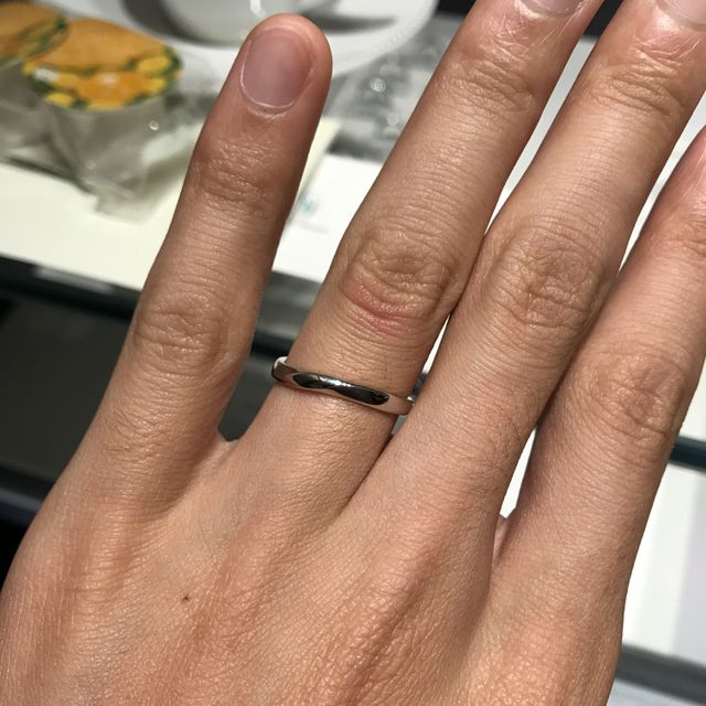 【銀座ダイヤモンドシライシの口コミ】 結婚指輪については、シンプルかつ、付け心地がいいものということで何店…