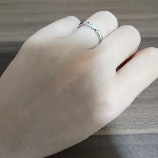 【エクセルコダイヤモンド(EXELCO DIAMOND)の口コミ】 予算内で、満足のいくデザインだった
シンプルで洗練されたデザインがよか…