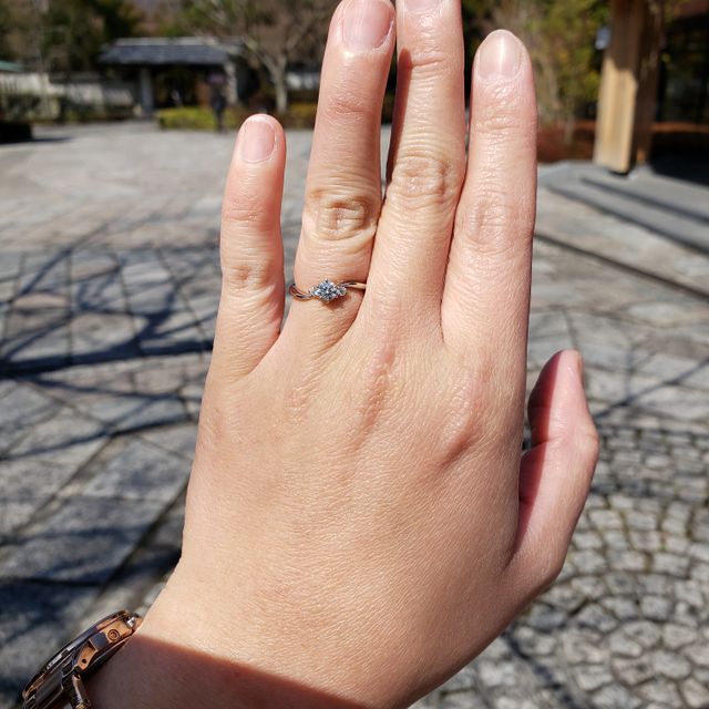 【HOSHI no SUNA 星の砂(ほしのすな)の口コミ】 流れるような曲線が美しく、短い指もスラッと見せてくれるところが気に入…