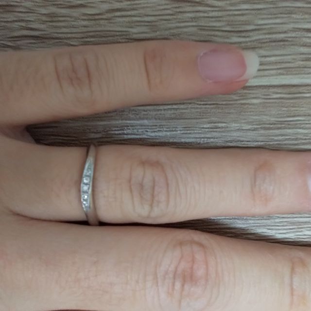 【銀座ダイヤモンドシライシの口コミ】 デザインもとても可愛く、
それなのに価格は安く
購入後の手厚い保証には…