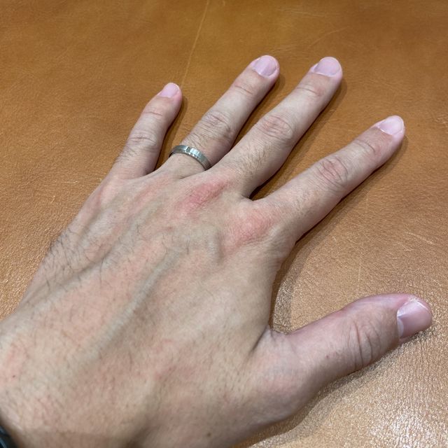 【YUKIZAKI BRIDAL(ユキザキブライダル)の口コミ】 デザイン、マットタイプと鏡面2種類を楽しめる。
さまざまな種類の中から…