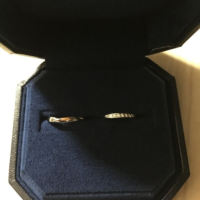 【ROYAL ASSCHER(ロイヤル・アッシャー)の口コミ】 つけ心地がよいのはもちろんですがデザインに惹かれました。ウェーブ状の…