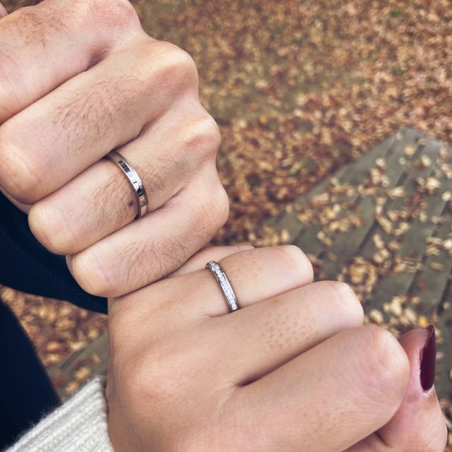 【ラザール ダイヤモンド(LAZARE DIAMOND)の口コミ】 ハーフエタニティと決めて選んでいましたが、表面の凹凸が少なく、日常的…