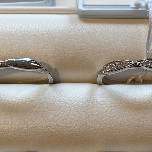 【I's stone(アイズストーン)の口コミ】 月桂樹をモチーフにした珍しいデザインだと思いました。女性の方のリング…