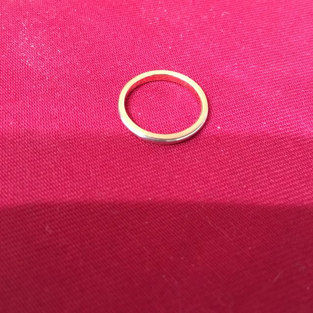 【ティファニー(Tiffany & Co.)の口コミ】 婚約指輪がギリシャ数字とダイヤ入りのローズゴールドで、普段から２個つ…