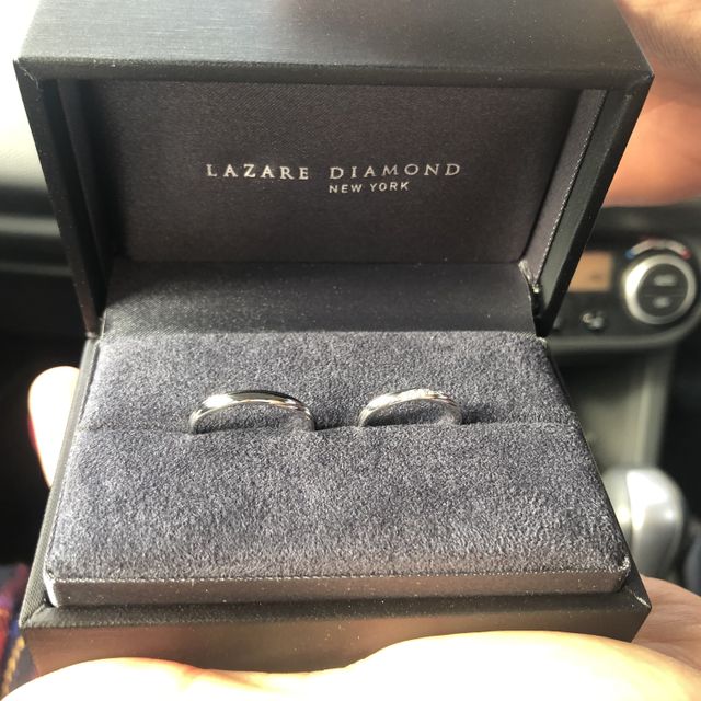 【ラザール ダイヤモンド(LAZARE DIAMOND)の口コミ】 シンプルすぎず、指が綺麗に見えるデザインの物が欲しく、選びました。
旦…