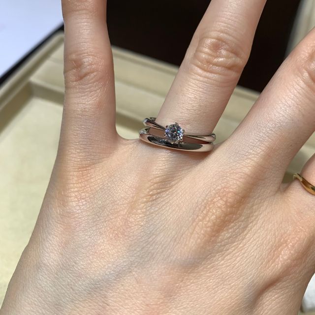 【TRECENTI(トレセンテ)の口コミ】 指輪のデザインはダイヤが大きく見えるような設計となっており、実際に試…