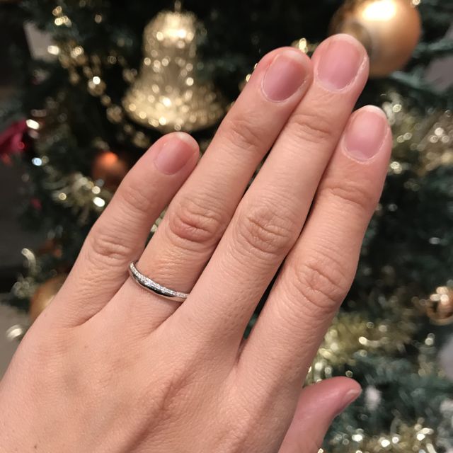 【TRECENTI(トレセンテ)の口コミ】 つけ心地がすごく良いです。
内甲丸のリングがとてと優しいつけ心地で指に…