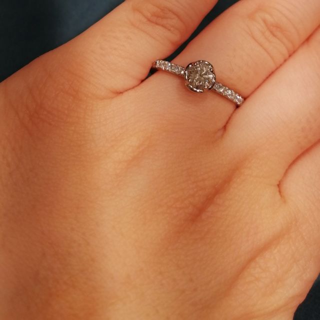 【ピアジェ(PIAGET)の口コミ】 カタログに載ってる写真が素敵で試着してみました。
デザイン性がある為、…