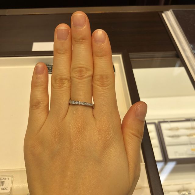 【俄(にわか)の口コミ】 華やかな指輪が欲しかったので色々試着していたのですが、こちらの花麗は…