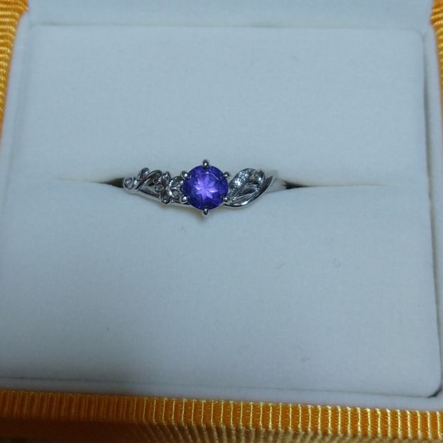 【ケイウノ ブライダル(K.UNO BRIDAL)の口コミ】 ダイヤモンドに全く興味がなかったので、フルオーダーできるこちらにしま…