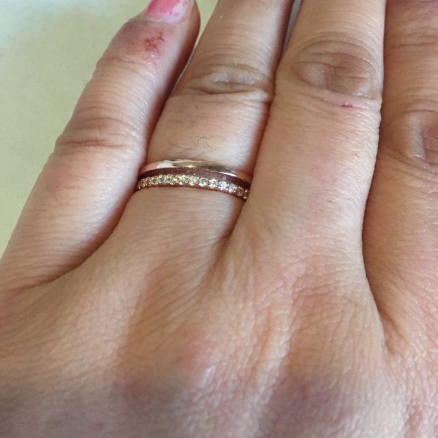 【BLOOM(ブルーム)の口コミ】 ダイヤの入ったものと、ピンクゴールドと迷ったものの、シルバーなどみた…