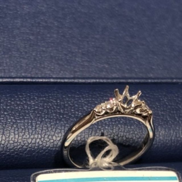 【銀座ダイヤモンドシライシの口コミ】 大人おしゃれなデザインが可愛いと思いました。またダイヤモンドには他者…