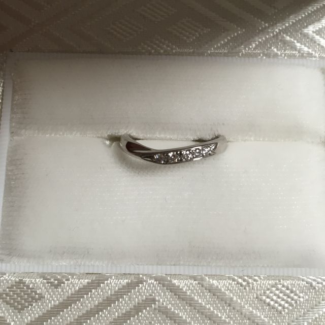 【カオキ　ダイヤモンド専門卸直営店の口コミ】 同店で購入したS字と重ね付けがしたくて悩んだ末のオーダーでした。
ダイ…