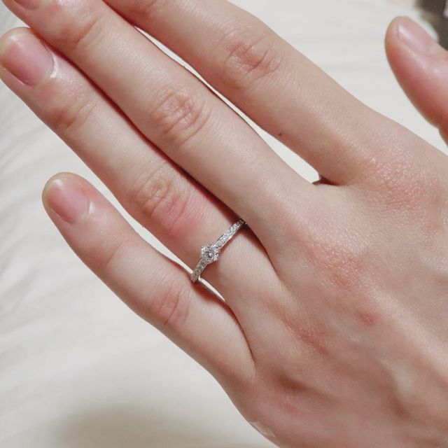 【アイプリモ(I-PRIMO)の口コミ】 指にはめてみて、1番似合うなと思い、彼とも意見が一致したので購入しまし…