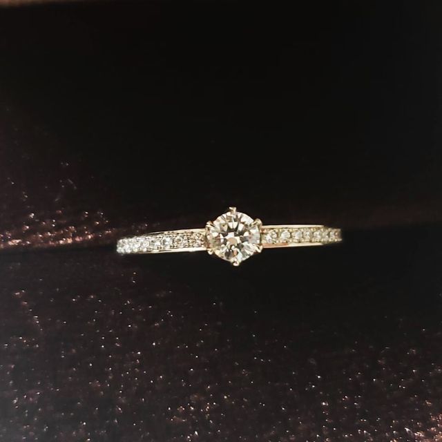 【アイプリモ(I-PRIMO)の口コミ】 指にはめてみて、1番似合うなと思い、彼とも意見が一致したので購入しまし…