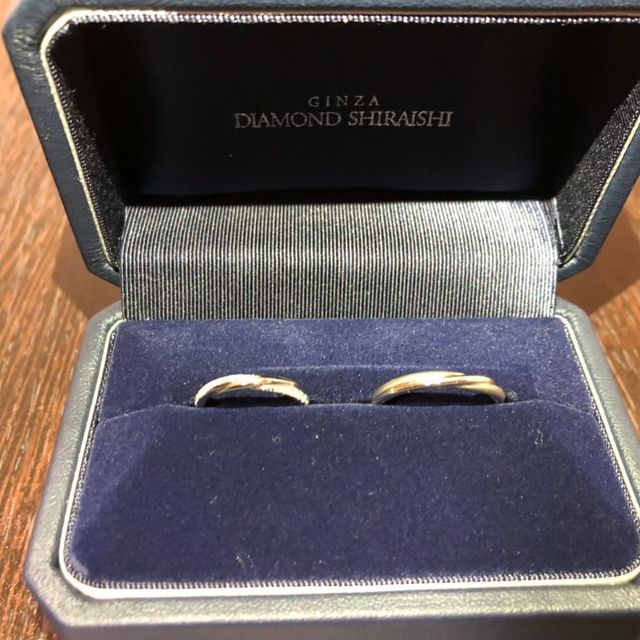 【銀座ダイヤモンドシライシの口コミ】 指輪は毎日付けるものなので、シンプルながら飽きのこないエレガントなデ…