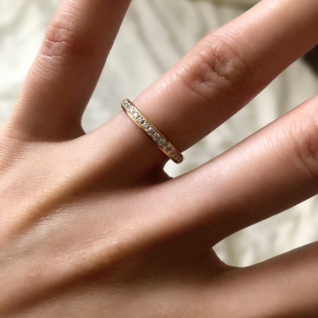 【アイプリモ(I-PRIMO)の口コミ】 先に購入していた婚約指輪との相性が良かったのが決め手です。ゴールドの…