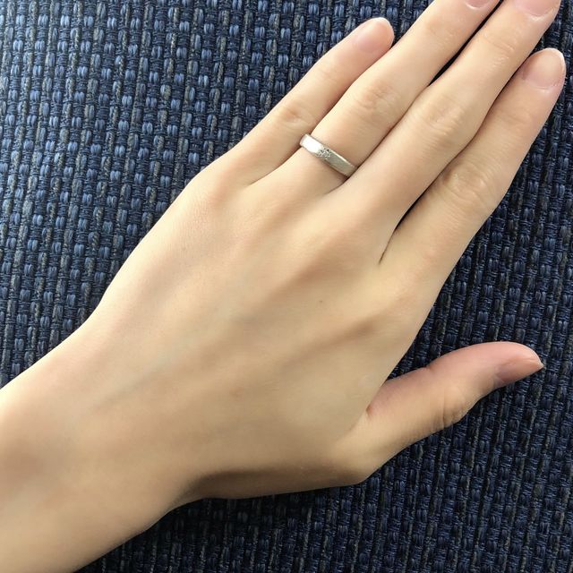 【YUKA HOJO(ユカホウジョウ)の口コミ】 シンプルなデザインですが、センターのダイヤが可愛らしく、一目惚れでし…