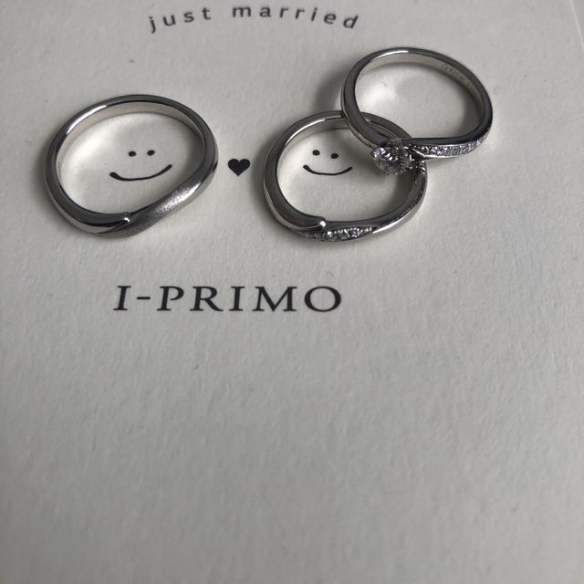 【アイプリモ(I-PRIMO)の口コミ】 婚約指輪とセットの結婚指輪だったので、重ね付けした時に一番しっくりき…