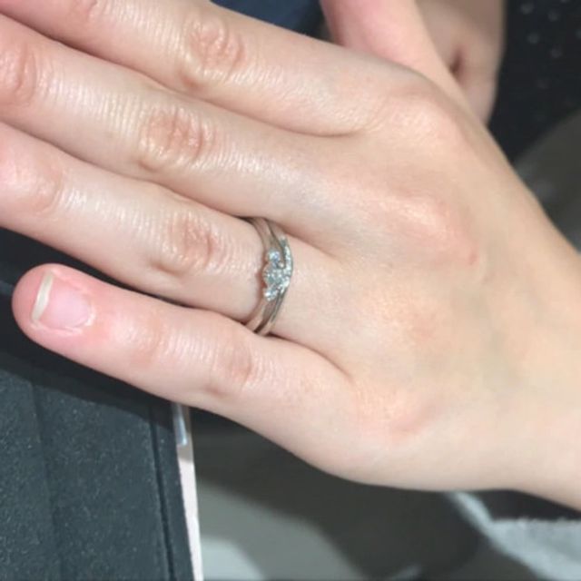 【TRECENTI(トレセンテ)の口コミ】 婚約指輪、結婚指輪ともにシンプルなデザインで日常的に着けやすいと思い…