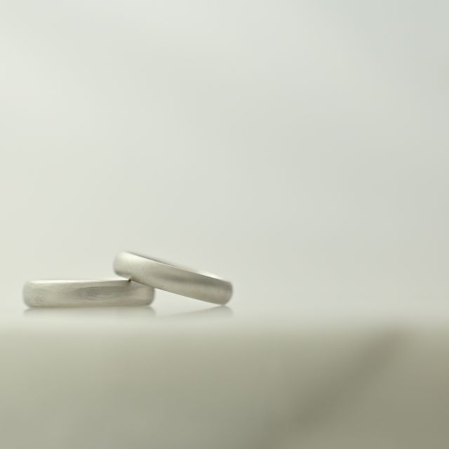 【THREE TREES(スリーツリーズ)の口コミ】 なんとなく、太めの指輪がいいなということで
スタッフさんと相談しながら…