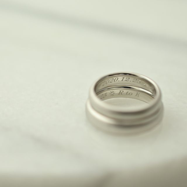 【THREE TREES(スリーツリーズ)の口コミ】 なんとなく、太めの指輪がいいなということで
スタッフさんと相談しながら…