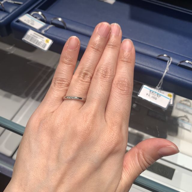 【銀座ダイヤモンドシライシの口コミ】 大手ブランドの指輪と変わりないデザインです。ブランドさんと似たような…