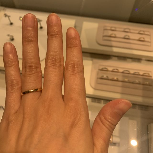 【ブシュロン(BOUCHERON)の口コミ】 とにかくシンプルなものを探していたのでゴールドのシンプルなものを試着…