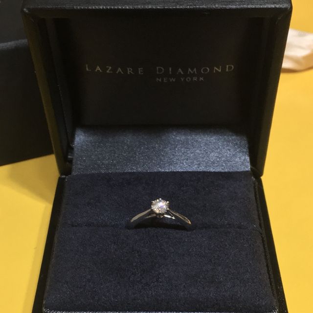 【ラザール ダイヤモンド(LAZARE DIAMOND)の口コミ】 普段使いというよりは、何か特別な日に着けたいと思い、ダイヤモンドが指…