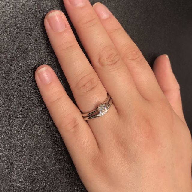 【ラザール ダイヤモンド(LAZARE DIAMOND)の口コミ】 控えめだけどキラキラと輝くメレダイヤが素敵でした。
指へすぐに馴染むの…