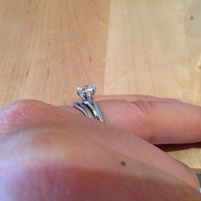 【ティファニー(Tiffany & Co.)の口コミ】 婚約指輪は絶対にティファニーセッティングの一粒ダイヤと決めていました…