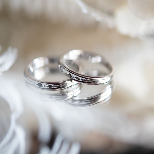 【ラザール ダイヤモンド(LAZARE DIAMOND)の口コミ】 指輪の決め手は価格帯とシンプルだけど存在感があるという点でした。もと…