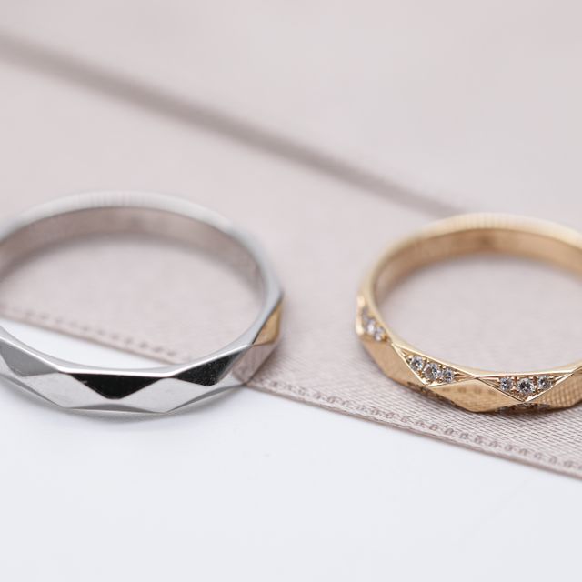 【TANZO.(鍛造指輪)の口コミ】 他にはないカットのデザイン、つけやすさ、プラチナとゴールドのペアであ…