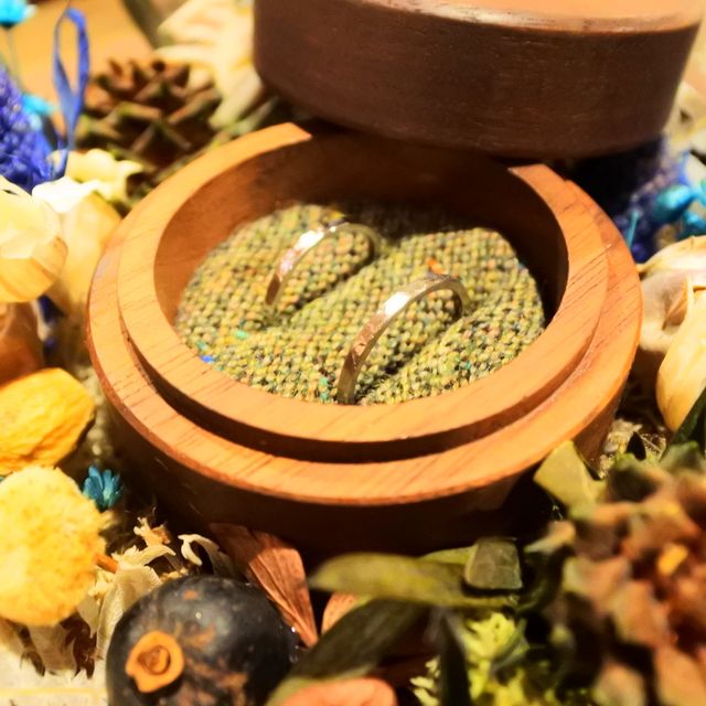 【鎌倉彫金工房の口コミ】 以前より結婚指輪は手作りを検討していました。彼女も何かを作ることが好…