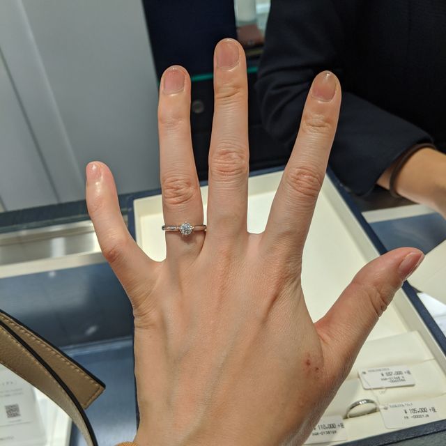 【MIKIMOTO(ミキモト)の口コミ】 いくつかサイトで拝見した中で、こちらは爪の留め位置が十字になっていた…