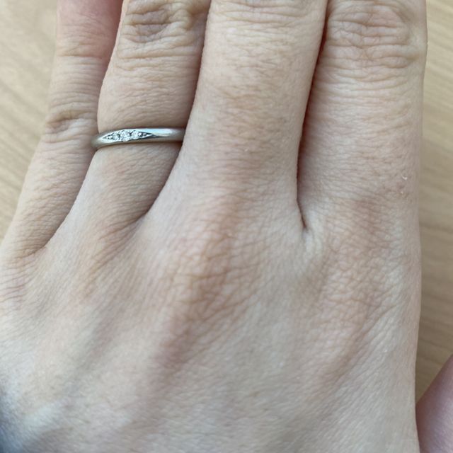 【銀座ダイヤモンドシライシの口コミ】 もともとは、何もついていないシンプルなものを希望していたが、
お店の方…