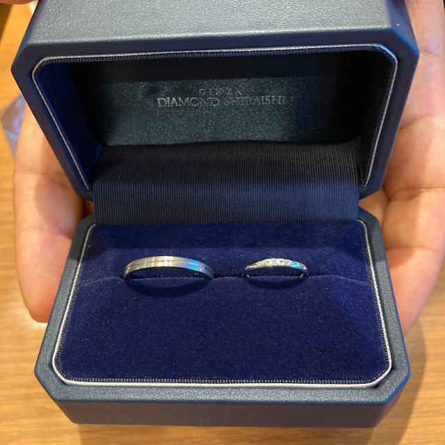 【銀座ダイヤモンドシライシの口コミ】 ペアリングを探してたので、彼の指に合うものを選択しました。私はダイヤ…