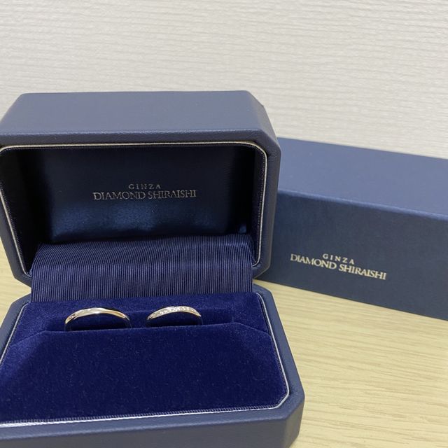 【銀座ダイヤモンドシライシの口コミ】 指が細く綺麗に見えるのでウェーブの形の指輪にしました。
見に行く前は、…