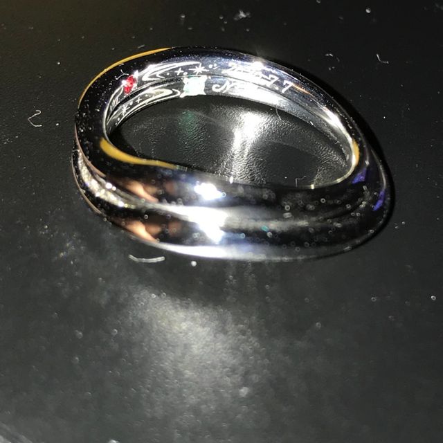 【ケイウノ ブライダル(K.UNO BRIDAL)の口コミ】 ウェーブのある結婚指輪に２つのダイヤがついた婚約指輪のセットです。女…